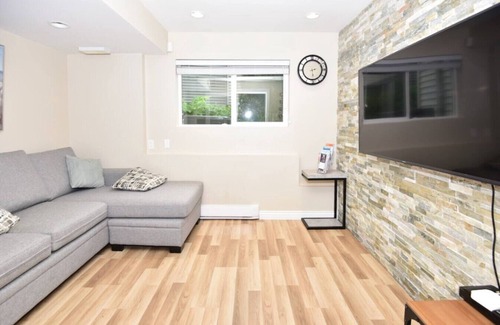 Port Moody Eigentumswohnung | 4-Beds Guest Suite: Comfort, Convenience, Nature