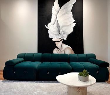 East Allegheny Wohnung | 4 BEDS Private Patio Central Modern Stay