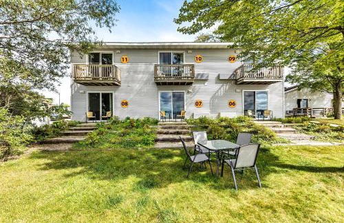 Lake City Hotel | 4 Compact Combined Family Studios