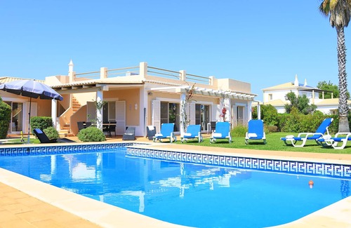 Estombar Villa | Hochkwalitative 4 Sz,4 Badz 260m² Poolvilla, Meernah, 6 x Klimageräte