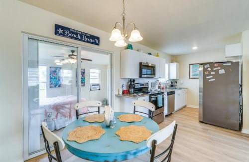 Port Charlotte Haus | 4 Mi to Beach Charming Port Charlotte Home!