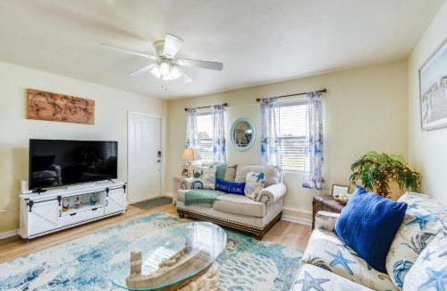 Port Charlotte Haus | 4 Mi to Beach Charming Port Charlotte Home!