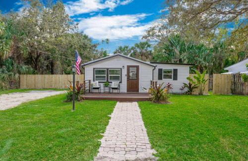 Rio Haus | 4 Mi to Dtwn Jensen Beach Cottage