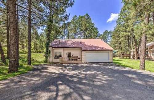 Ruidoso Haus | 4 Mi to Dtwn Ruidoso Cabin with Deck and Game Room!