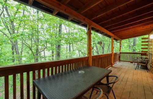 Sylvan Shores Haus | 4 Mi to Lake Wooded Log Cabin in Eureka Springs!