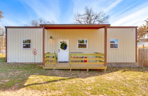 Guthrie Haus | 4 Mi to Lazy E Arena Horse Lovers Haven with Grill