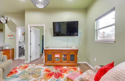 Guthrie Haus | 4 Mi to Lazy E Arena Horse Lovers Haven with Grill