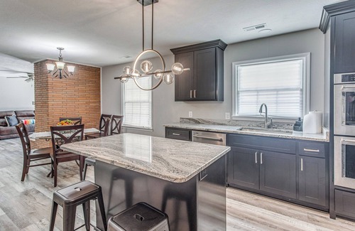 Loris Haus | 4 Mi to Loris Nature Park: Family Home w/ Yard