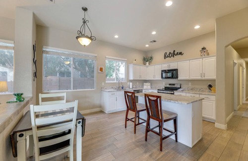 Arizona Skyline Community Haus | NEU! Mesa Home w / Pool & Whirlpool, 2 Mi zum Einkaufen!