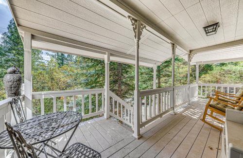 Cloudcroft Haus | 4 Mi to Ski Cloudcroft Family Escape with Fireplace