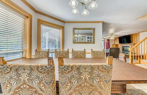 Cloudcroft Haus | 4 Mi to Ski Cloudcroft Family Escape with Fireplace