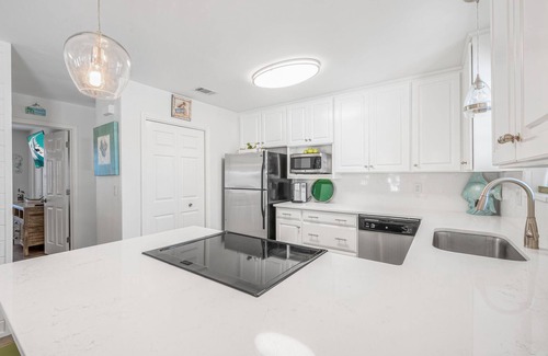 Clipper Cove Haus | Gerade renoviert! 4 min zum Strand - neben dem Pool - toller Wohnbereich im Freien ..