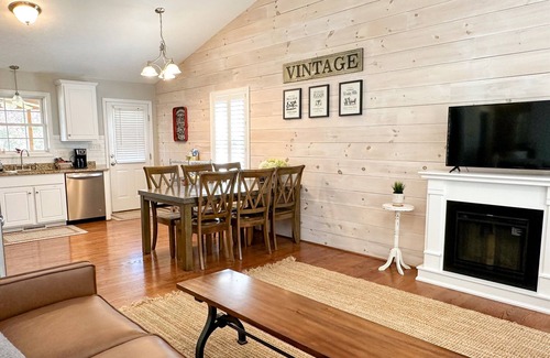 Rustburg Haus | Nur 4 Minuten von der Liberty University (LU) - Mieten Sie ganze Haus oder als 2BR / 1BA apt