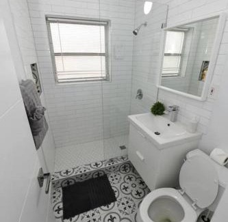 Poinsettia Heights Wohnung | 4-PLEX