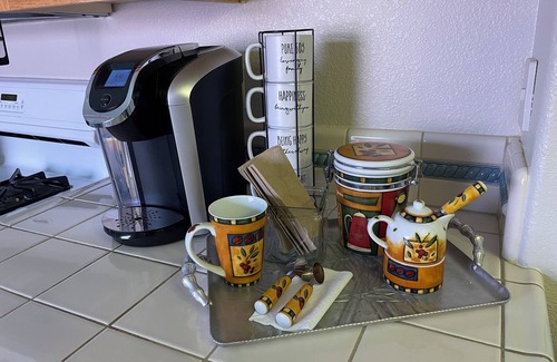 North Auburn Haus | 4 Queen Beds easy access to 49 & 80