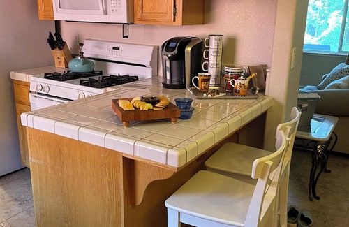 North Auburn Haus | 4 Queen Beds easy access to 49 & 80