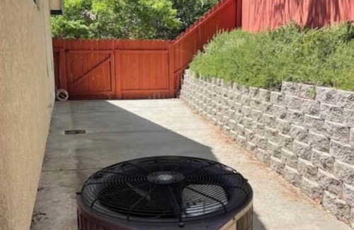 North Auburn Haus | 4 Queen Beds easy access to 49 & 80