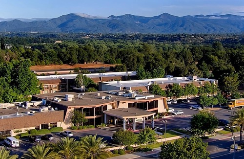 Redding Resort | 4 Relaxing Units! Outdoor Pool, Parking, Pets Allowed, Near River Side Park!