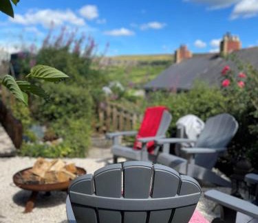 Pontsticill Haus | 4 Scenic Stone Cottage with BBQ Hut & Garden in Brecon Beacons National park