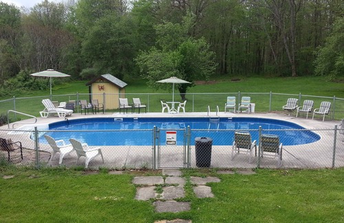 Chalk Hill Haus | 4 Saison Genuss auf weitläufige 70-Morgen-Zustand einschließlich privatem Pool!