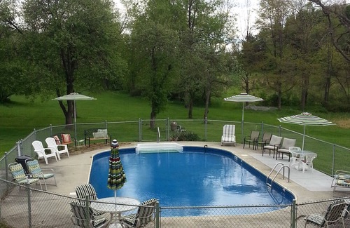 Chalk Hill Haus | 4 Saison Genuss auf weitläufige 70-Morgen-Zustand einschließlich privatem Pool!