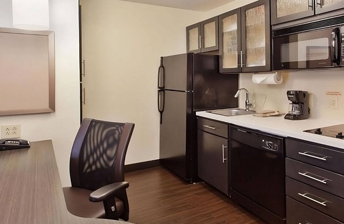 North Olmsted Hotel | 4 Spacious Units! Short Drive to Cleveland Metroparks Zoo, Pets Allowed