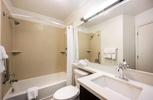 North Olmsted Hotel | 4 Spacious Units! Short Drive to Cleveland Metroparks Zoo, Pets Allowed