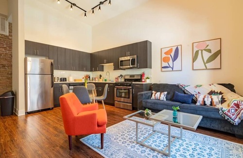 Near South Side Wohnung | 420 friendly 3BR/2BA heaven with optional parking