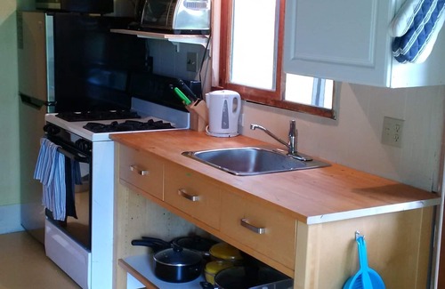 Leeds and the Thousand Islands Hütte | 43 Am See Sunrise Cottage