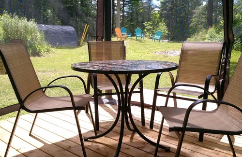 Leeds and the Thousand Islands Hütte | 43 Am See Sunrise Cottage