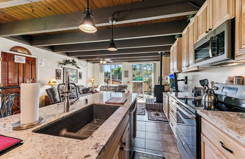 Tahoe Keys Eigentumswohnung | 439AW Tahoe Keys Studio Perfect Couples Get Away fall discounts in place