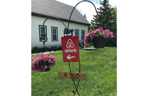 Hancock Haus | 45 minutes to Bar Harbor and Schoodic Point