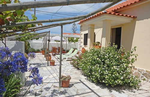 Praia das Macas Hütte | Eigener Garten & Grill, 5 Minuten zum Strand, Praia das Maçãs