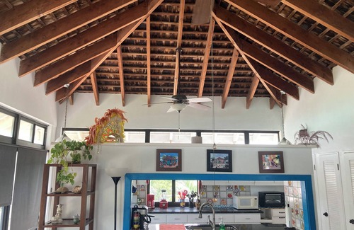 Great Exuma Haus | Abgeschieden 4 Hektar 2 Master BR 410 Fuß am Strand Tar Bay Pool Whirlpool Auto Gym Boot