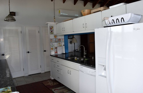 Great Exuma Haus | Abgeschieden 4 Hektar 2 Master BR 410 Fuß am Strand Tar Bay Pool Whirlpool Auto Gym Boot