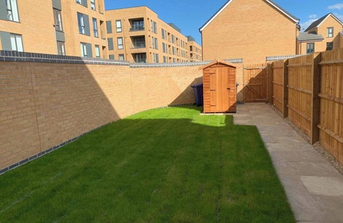 South Ockendon Haus | 4Bed House - Direct links into Central London