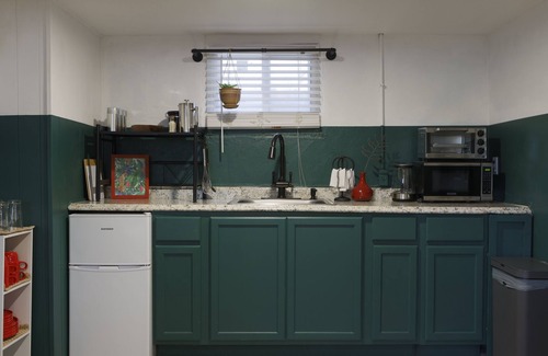 Kansas City Haus | 4bed studio basement! 5min->downtownKC