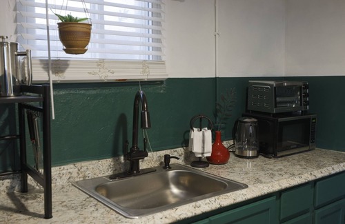 Kansas City Haus | 4bed studio basement! 5min->downtownKC