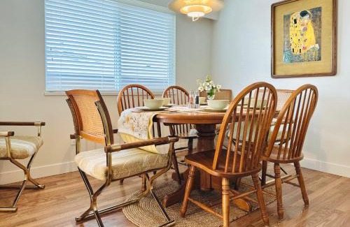 Renfrew-Collingwood Haus | 4BR 2BA Downtown-View Cozy House with Parking, Pet-Free