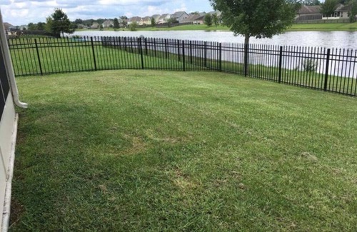 Gonzales Haus | 4BR 2BA Family Home On a Lake (Entire House)