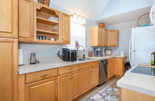 Higgins Lake Haus | *4BR 2BA N Shore Hidden Retreat*