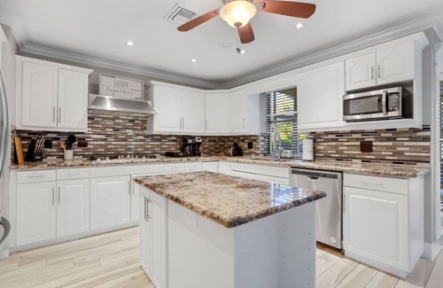 High Point Haus | 4BR 6BD Pool HotTub Atlantic Ave