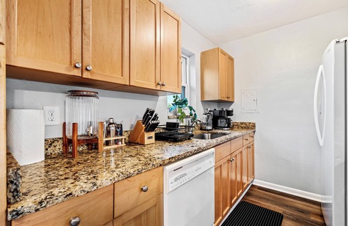 West Palm Beach Villa | 4BR Bio Hackers Retreat - Sauna - Cold Plunge - Hot Tub - Pool - Down Town 5mins