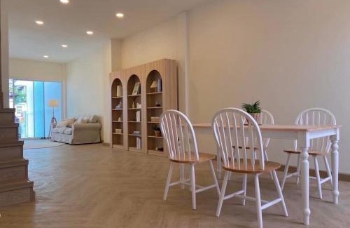 Bang Khen Wohnung | 4BR Cozy House with Local Views and Cafes