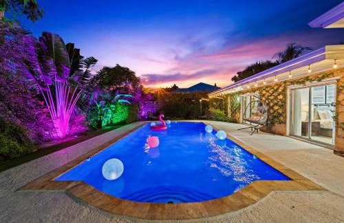 Palm Beach - West Palm Beach Haus | 4BR Intracoastal Retreat with Pool Games & More