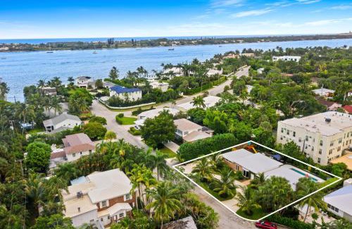 Palm Beach - West Palm Beach Haus | 4BR Intracoastal Retreat with Pool Games & More