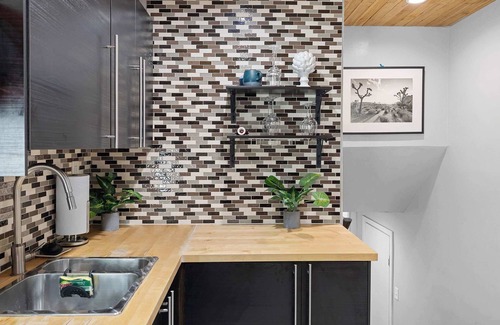 Barths Wohnung | 4 BR Apt in Wheat Ridge! Rooftop Deck