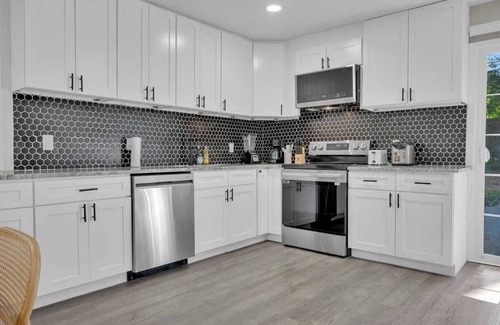 Newark Haus | Montrose Meadow Retreat – A Stylish & Serene Stay in Newark #42078