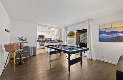 Bonita Wohnung | 4BR Oasis with Spa in Bay Terraces