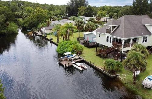 Hudson Haus | 4BR Private Dock, Warm Spring Canal, Kayaks, Canoe